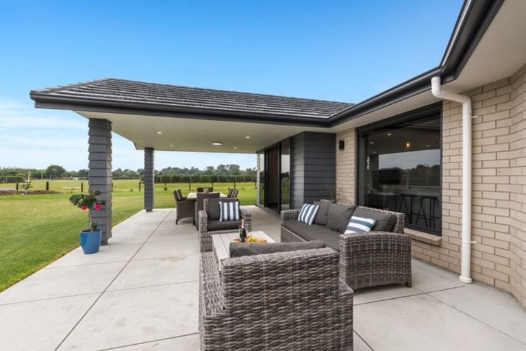 Photo of property in 18 Ohau Gravels Way, Ohau, Levin, 5570