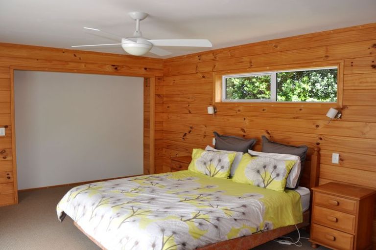 Photo of property in 10 Penguin Street, Leigh, 0985