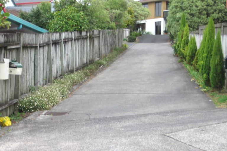 Photo of property in 2/4 Fairbanks Place, Glendene, Auckland, 0602