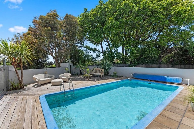 Photo of property in 48 Tiromoana Road, Raumati South, Paraparaumu, 5032