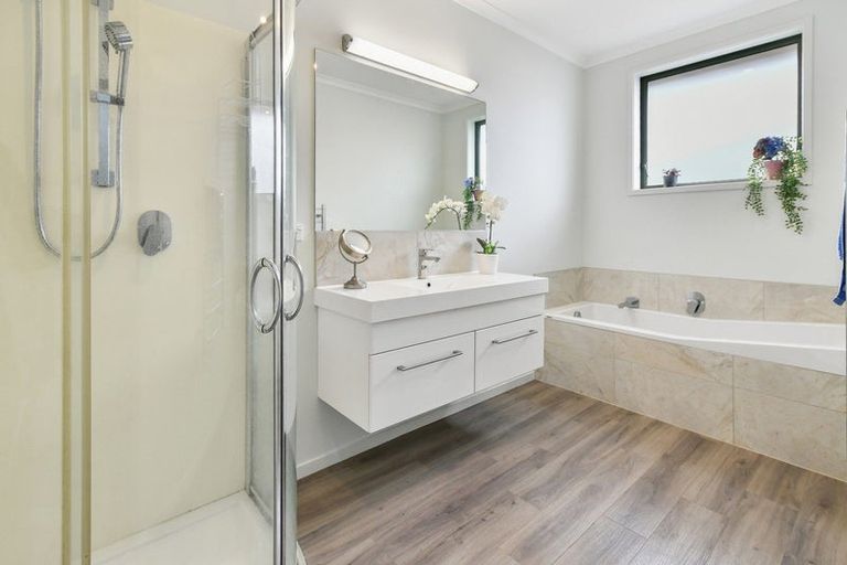 Photo of property in 98 Helenslee Road, Pokeno, 2472