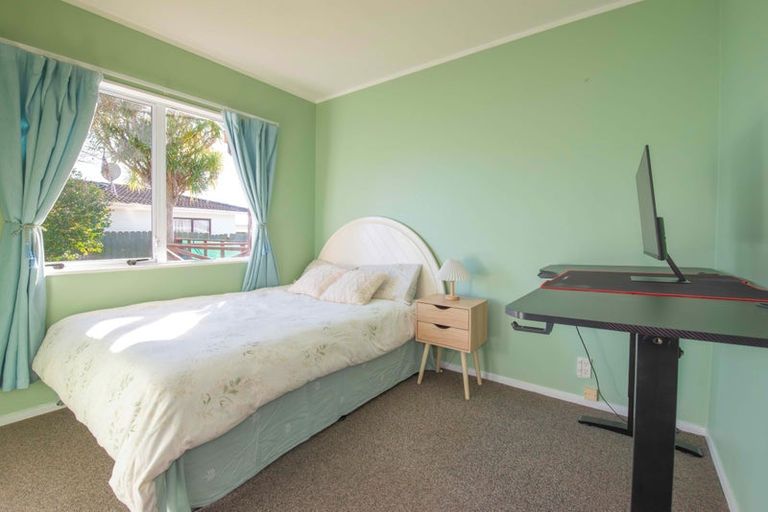 Photo of property in 1/616 Te Atatu Road, Te Atatu Peninsula, Auckland, 0610