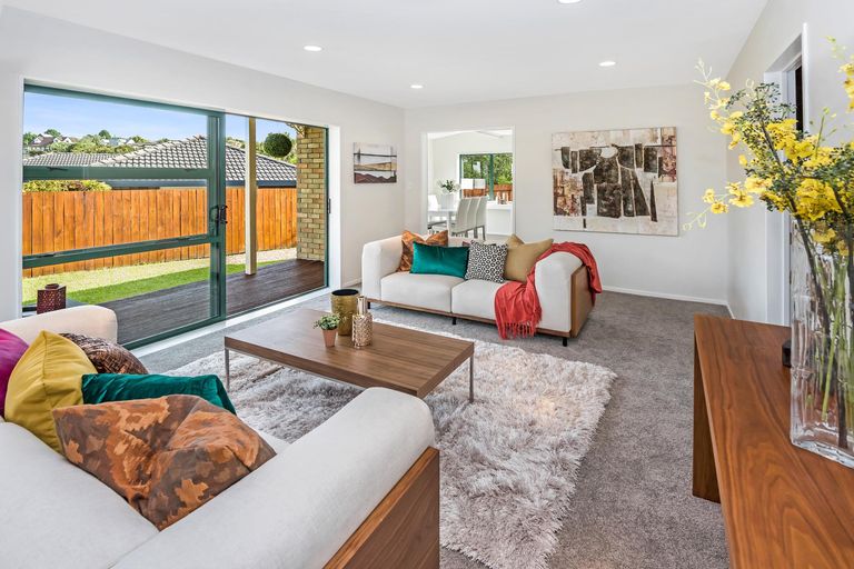 Photo of property in 1/23 Solana Court, Botany Downs, Auckland, 2010