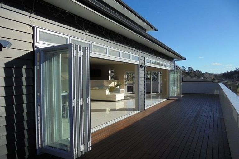 Photo of property in 19 Hawaiian Parade, Arkles Bay, Whangaparaoa, 0932