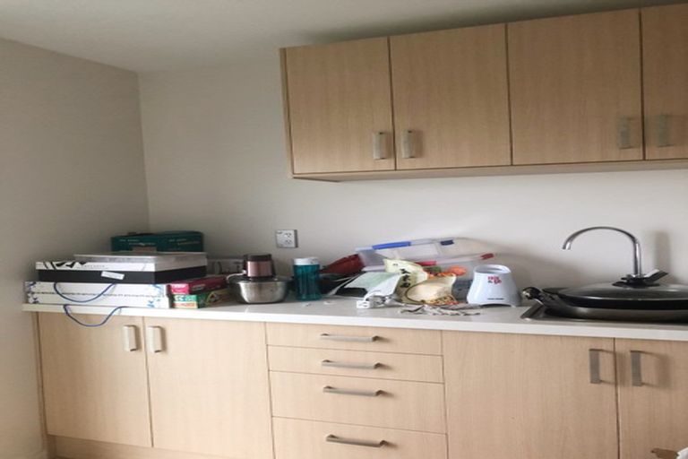 Photo of property in 10b Harrybrook Road, Green Bay, Auckland, 0604