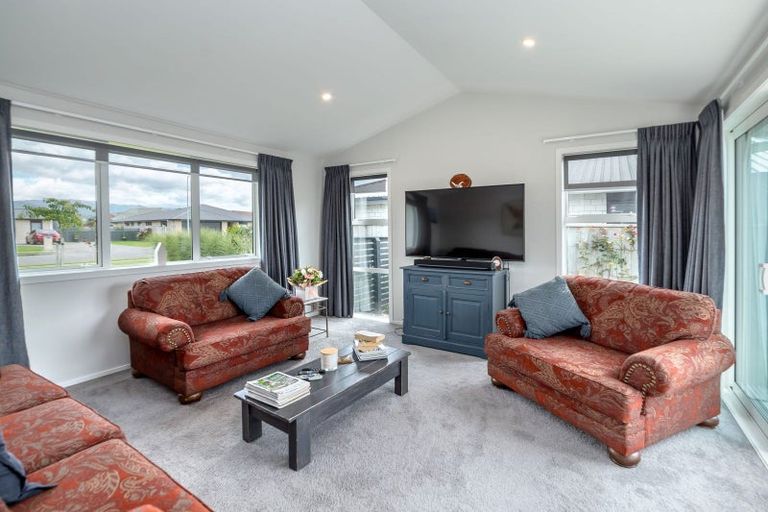 Photo of property in 28 Feist Street, Carterton, 5713