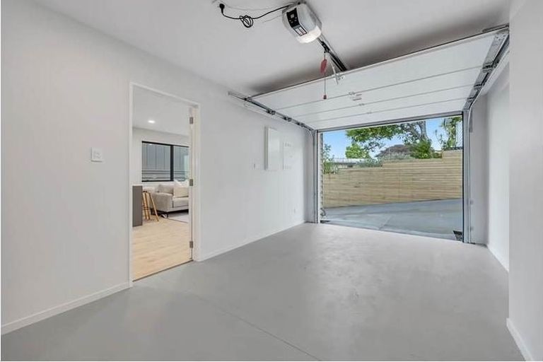 Photo of property in 25b Lavery Place, Sunnynook, Auckland, 0632