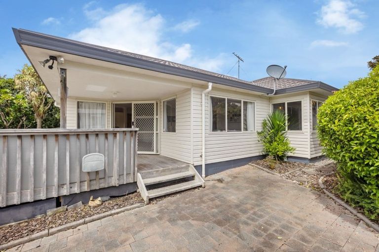 Photo of property in 8a Langton Road, Stanmore Bay, Whangaparaoa, 0932
