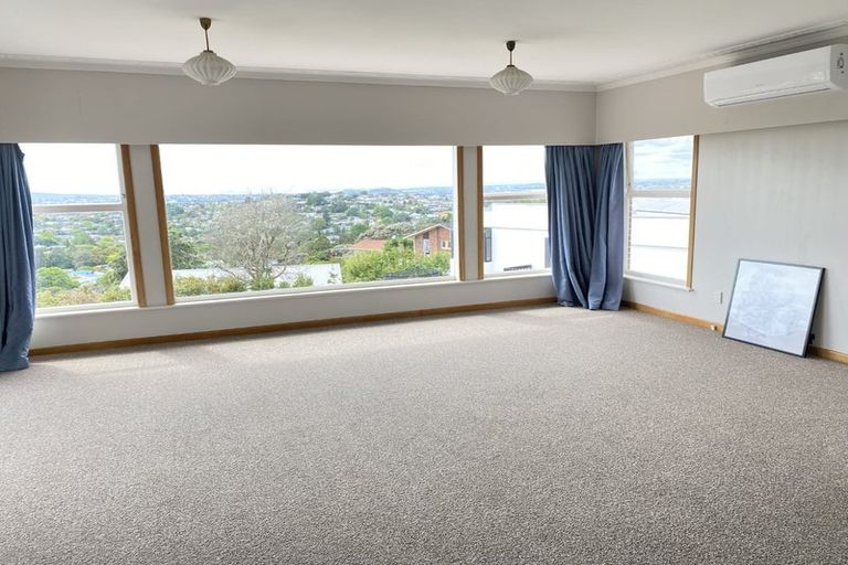 Photo of property in 193 Glenfield Road, Hillcrest, Auckland, 0627