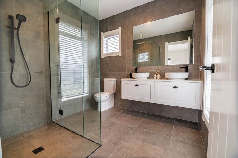 Photo of property in 16 Taruna Place, Havelock North, 4130