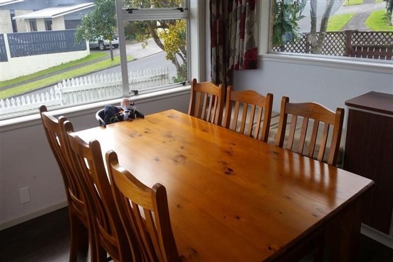 Photo of property in 16 Darwin Crescent, Spotswood, New Plymouth, 4310