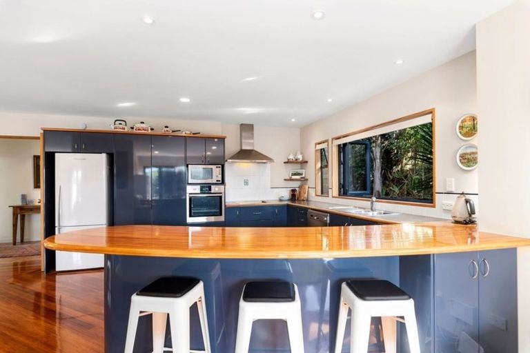 Photo of property in 18 Beulah Avenue, Rothesay Bay, Auckland, 0630