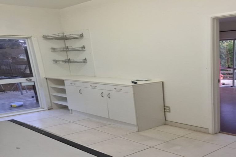 Photo of property in 31 Sequoia Place, Sunnynook, Auckland, 0620