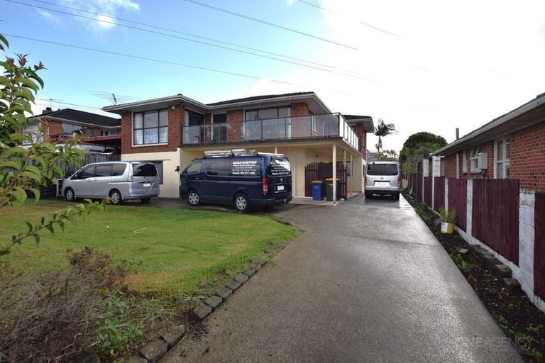 Photo of property in 52 Tiroroa Avenue, Te Atatu South, Auckland, 0610