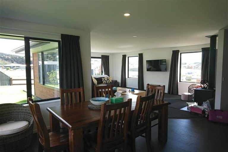 Photo of property in 40 Marbleleaf Lane, Albert Town, Wanaka, 9305