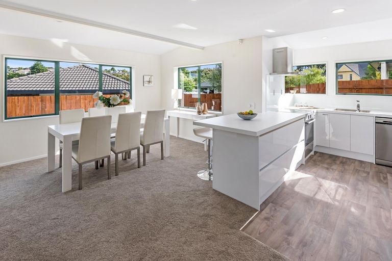 Photo of property in 1/23 Solana Court, Botany Downs, Auckland, 2010