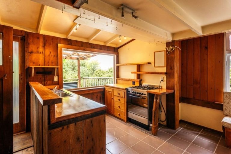 Photo of property in 35 Crescent Road East, Ostend, Waiheke Island, 1081