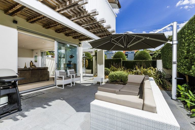 Photo of property in 19 Muritai Road, Milford, Auckland, 0620