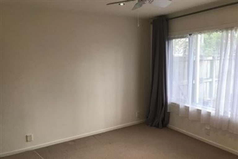 Photo of property in 1/72l Kitchener Road, Milford, Auckland, 0620