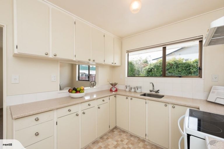 Photo of property in 27 Parkvale Road, Karori, Wellington, 6012