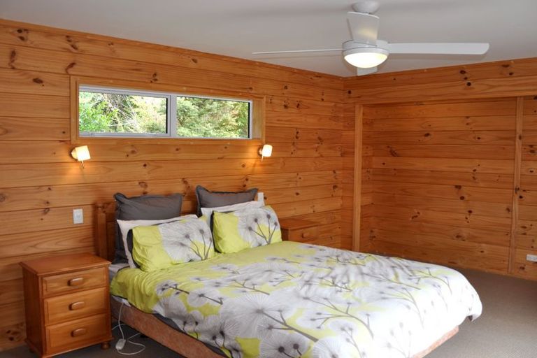 Photo of property in 10 Penguin Street, Leigh, 0985