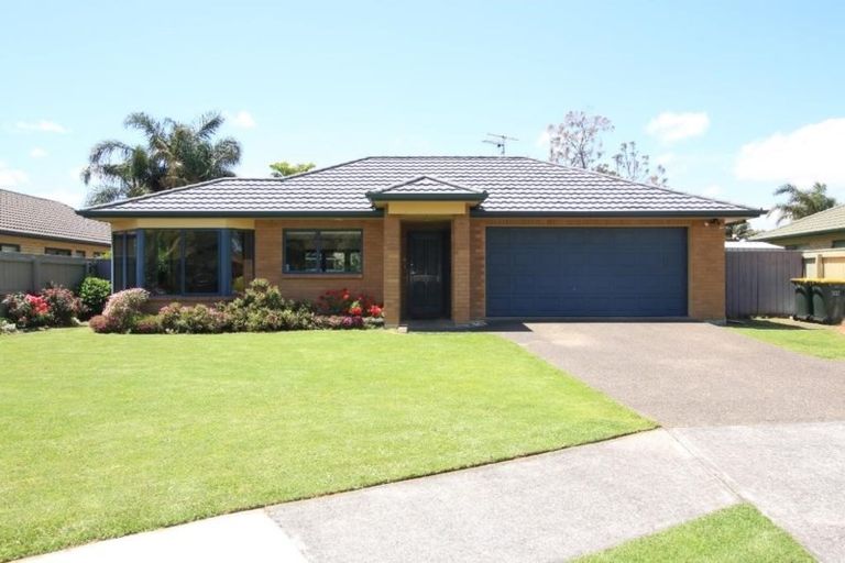 Photo of property in 24 Glencalder Place, Wattle Downs, Auckland, 2103