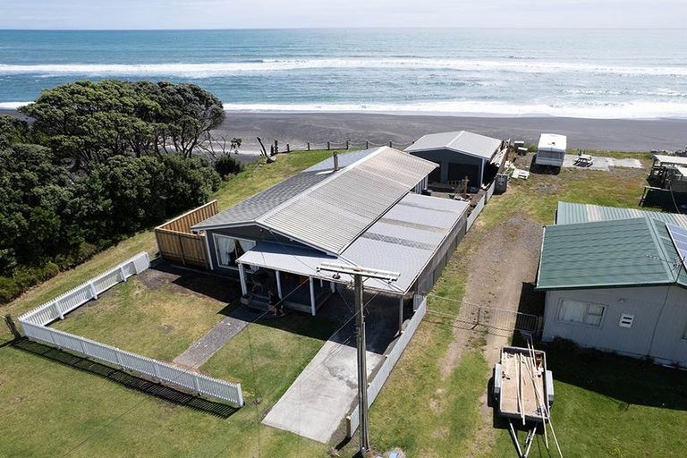 Photo of property in 8 Point Road, Mokau, 4376
