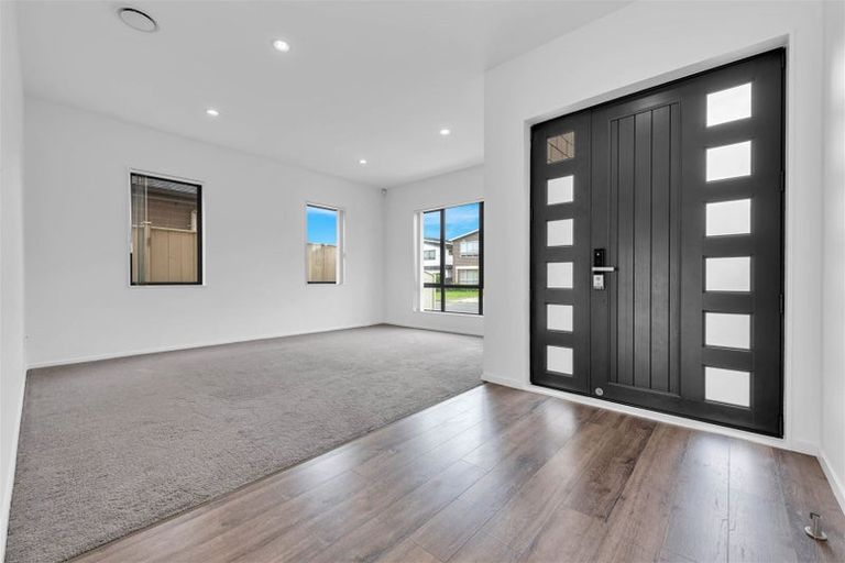 Photo of property in 37 Rosewell Crescent, Flat Bush, Auckland, 2019