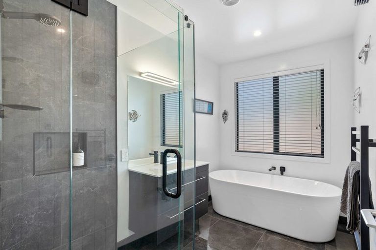 Photo of property in 7 Tahi Street, Albert Town, Wanaka, 9305