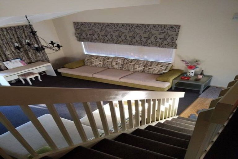 Photo of property in 6 Longwood Place, Forrest Hill, Auckland, 0620