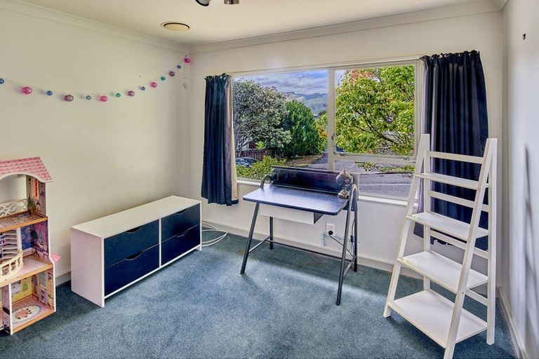 Photo of property in 16 Brasenose Place, Tawa, Wellington, 5028