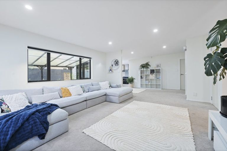 Photo of property in 5 Dhaka Lane, Ranui, Auckland, 0612
