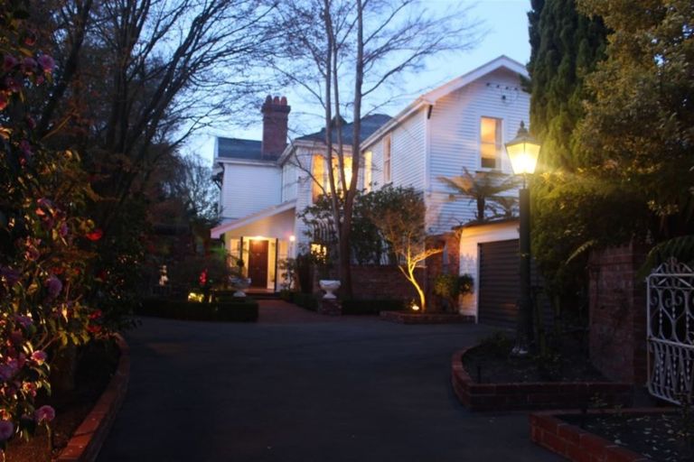 Photo of property in Chilcombe Homestead, 4 Medbury Terrace, Fendalton, Christchurch, 8041