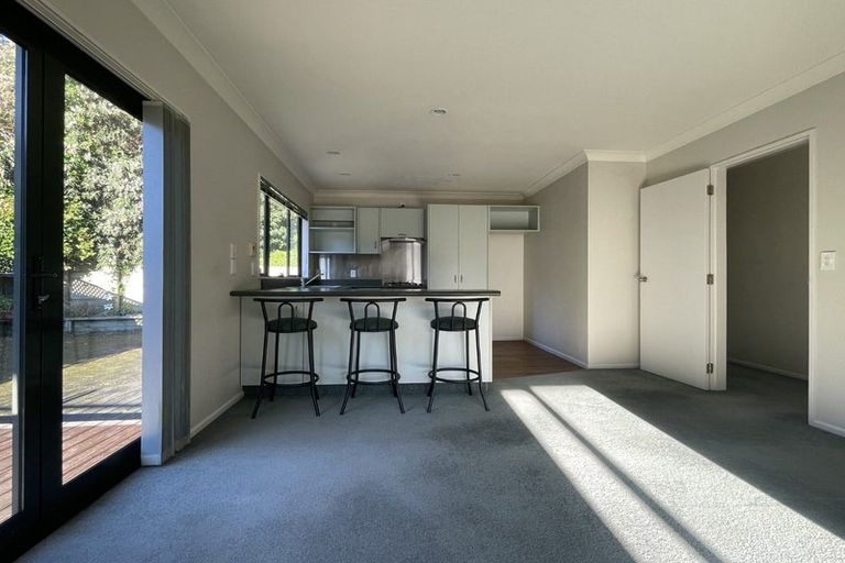 Photo of property in 17 Glanmire Road, Newlands, Wellington, 6037