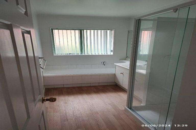 Photo of property in 2/28 Carnoustie Drive, Wattle Downs, Auckland, 2103