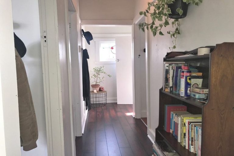 Photo of property in 12 William Bond Street, Stanley Point, Auckland, 0624