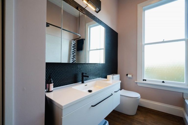 Photo of property in 22 Lawson Street, Roslyn, Dunedin, 9011