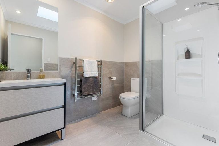 Photo of property in 10 Waimoana Close, Massey, Auckland, 0614