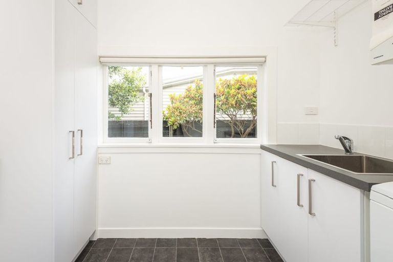 Photo of property in 17 Oxley Avenue, St Albans, Christchurch, 8014