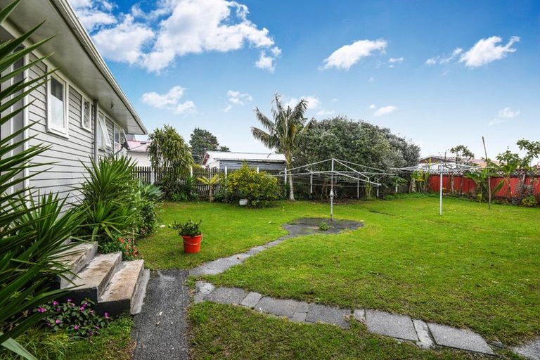 Photo of property in 28 Windrush Close, Mangere, Auckland, 2022