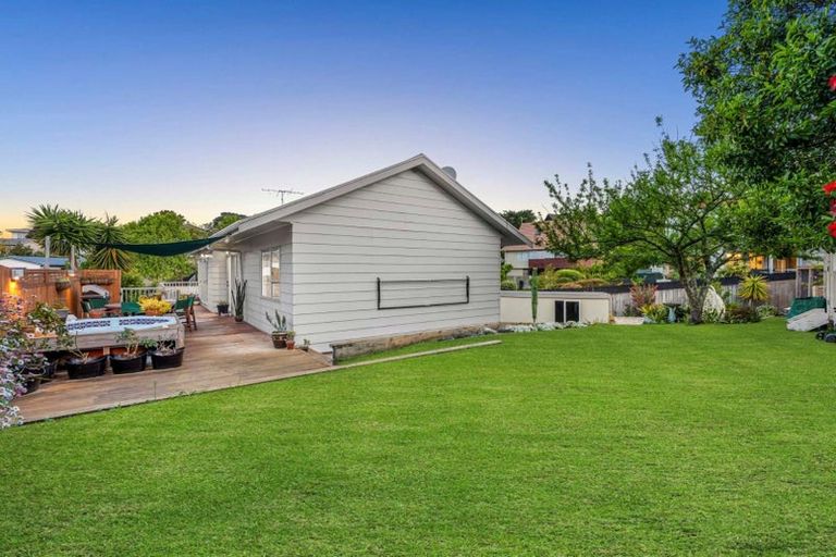 Photo of property in 81a William Bayes Place, Red Beach, 0932
