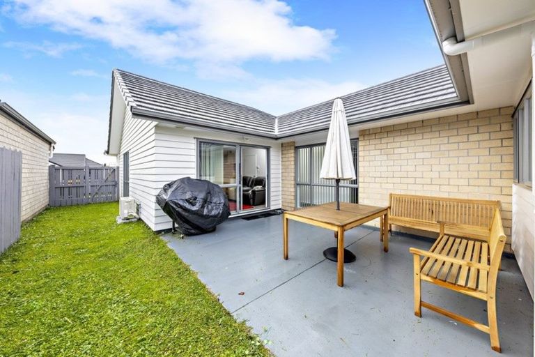 Photo of property in 25 Kotuku Crescent, Takanini, 2112