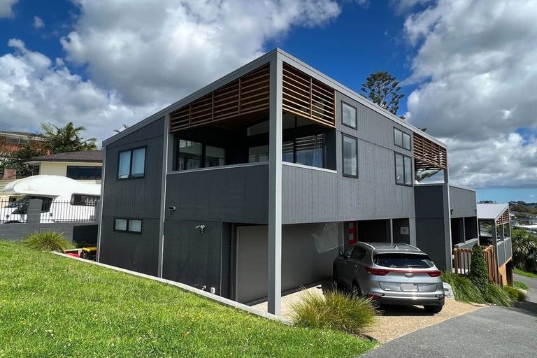 Photo of property in 6 Moffat Road, Red Beach, 0932