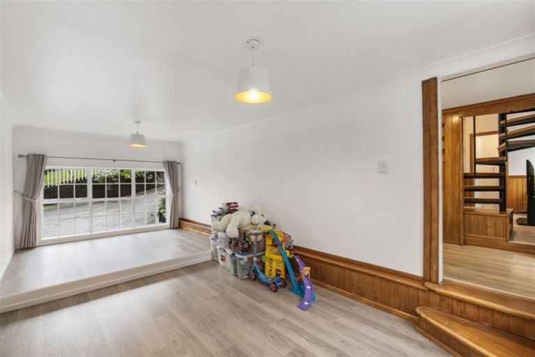 Photo of property in 2/6 Torbay Heights, Torbay, Auckland, 0630