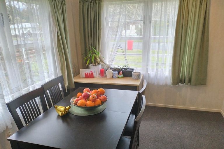 Photo of property in 17 California Drive, Totara Park, Upper Hutt, 5018