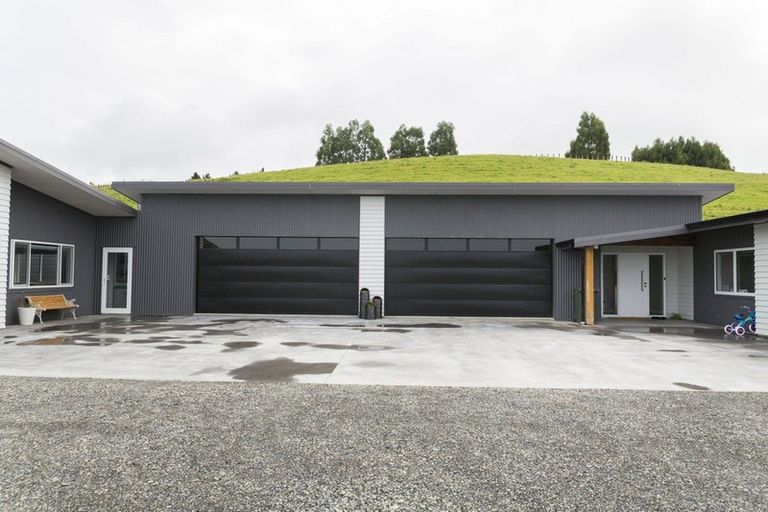 Photo of property in 143e Smith Road, Dannevirke, 4978