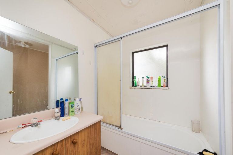 Photo of property in 21 Dahlstrom Grove, Kelvin Grove, Palmerston North, 4414