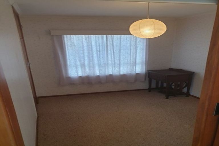 Photo of property in 37 St Leonards Road, Kelston, Auckland, 0602