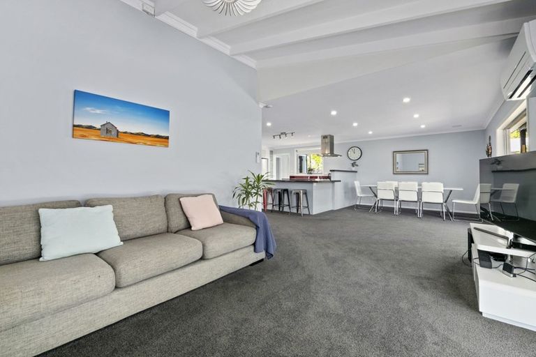 Photo of property in 4 Pinehaven Road, Pinehaven, Upper Hutt, 5019