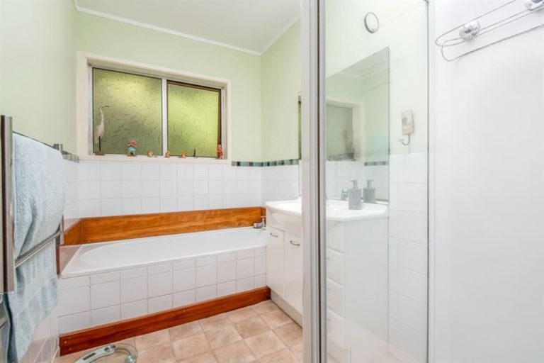 Photo of property in 9 Eugen Place, Bayview, Auckland, 0629